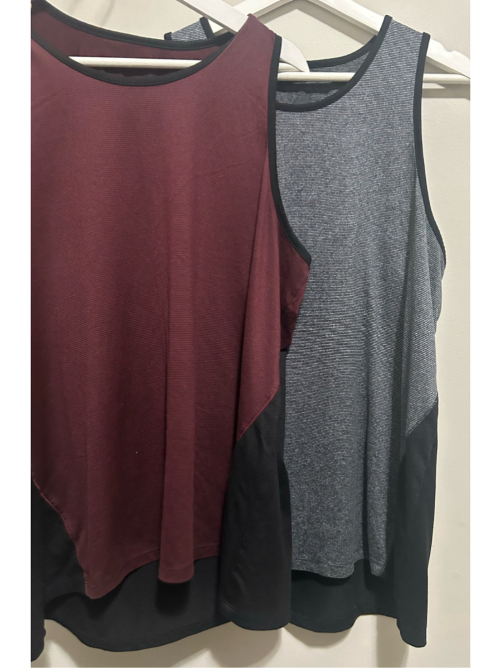 Women's Athletic Tank Top Set Burgundy and Grey